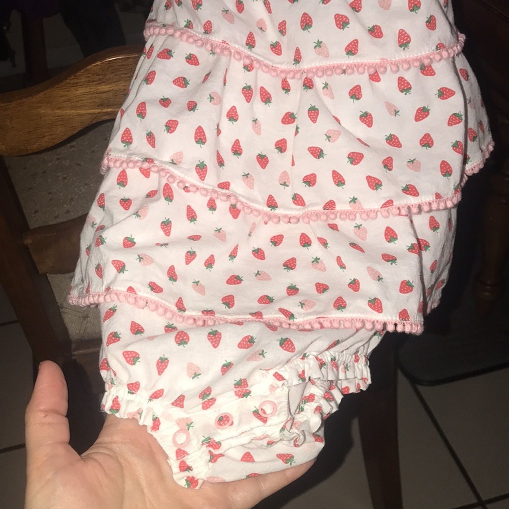 * SOLD * BABY BODEN GIRLS STRAWBERRY PLAYSUIT SIZE 12-18 M - Picture 3 of 5